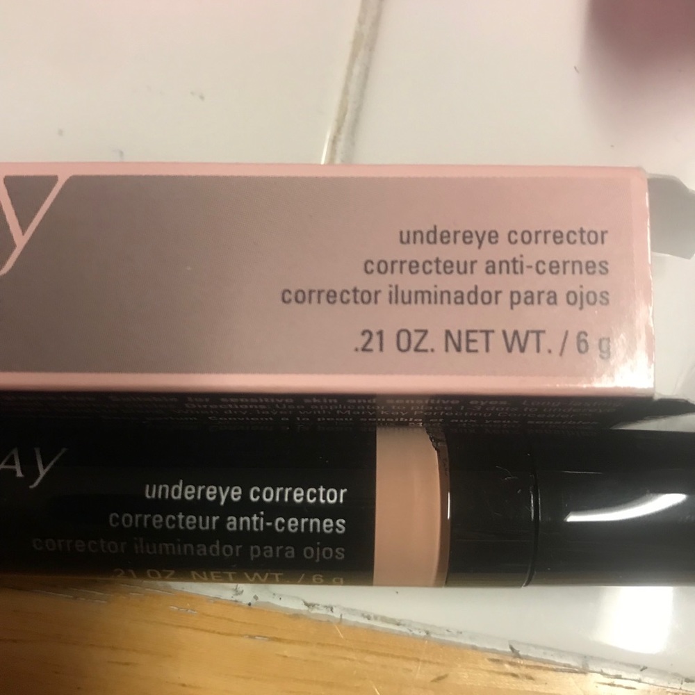 Undereye Corrector Mary Kay